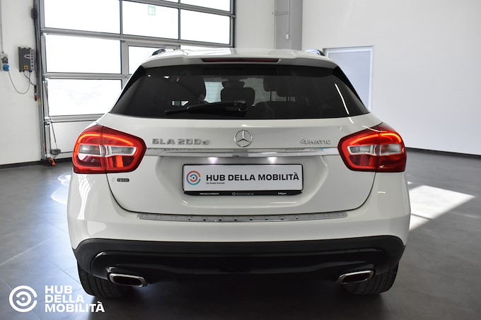 MERCEDES-BENZ GLA 200 d Automatic 4Matic Sport